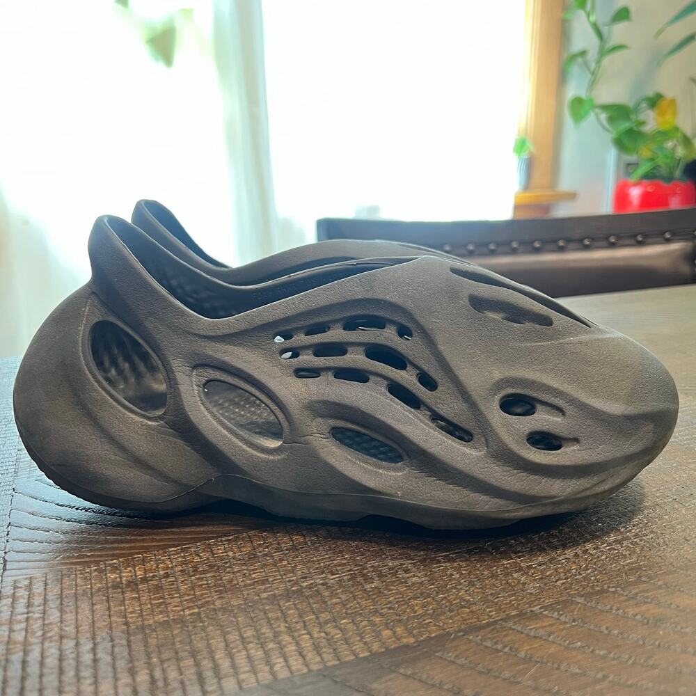 Adidas Yeezy Foam Runner slip-on shoes 7 men